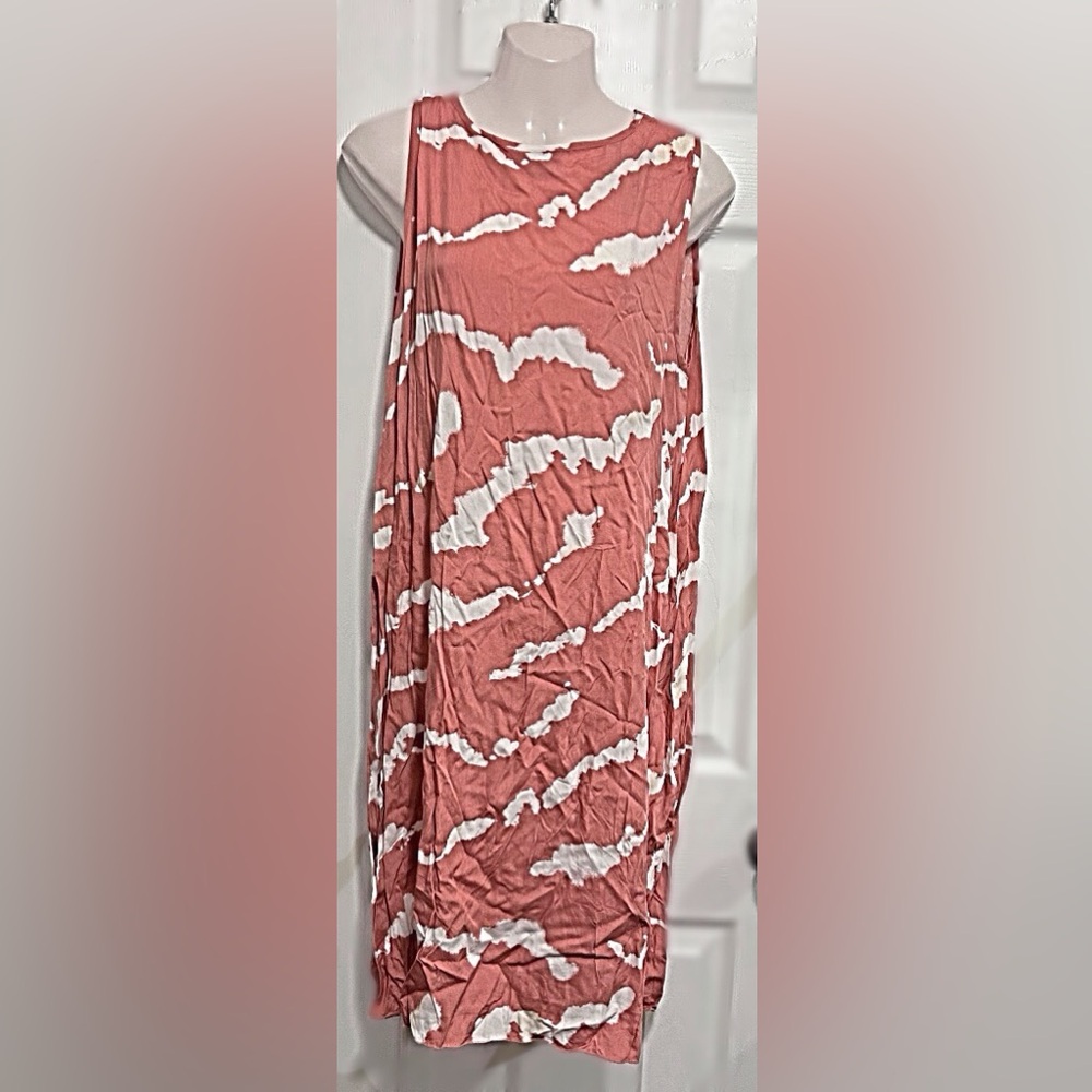 Women's Pink and White Dress